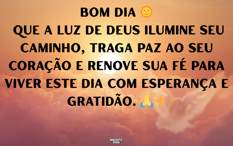 Nascer do sol dourado acima das nuvens simbolizando a presença de Deus, fé, paz e um novo começo abençoado.